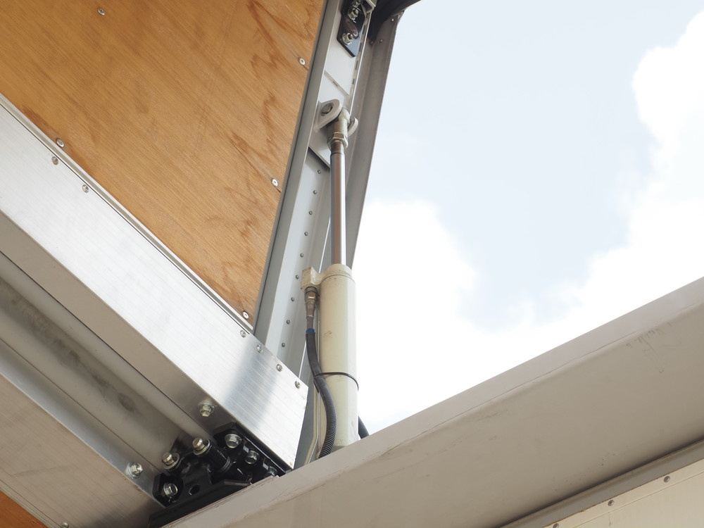 日野 プロフィア ウイング車 大型 2DG-FW1AHG 年式 R1[写真17]