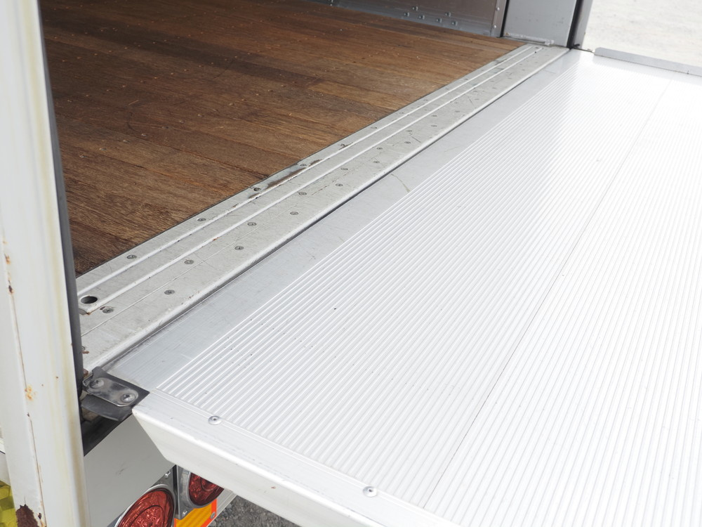 いすゞ フォワード ウイング車 中型 PDG-FRR34T2 年式 H22[写真31]