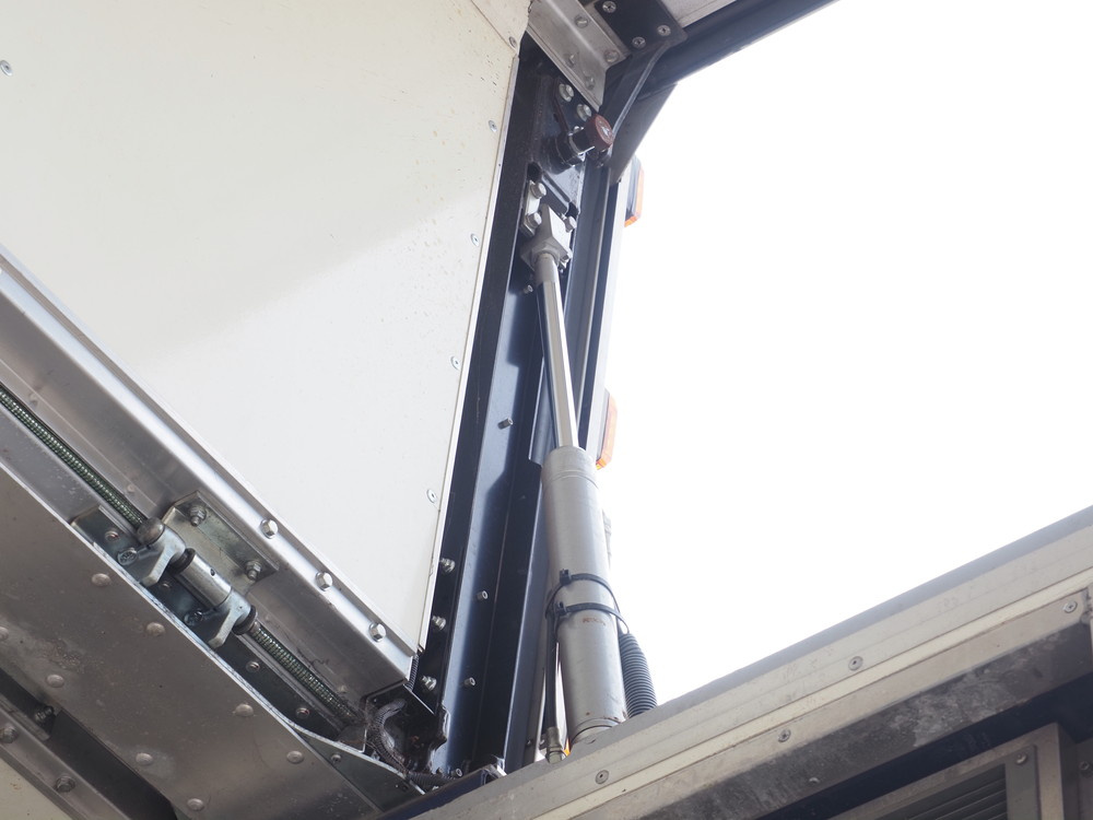 いすゞ ギガ 冷凍ウイング 大型 2KG-CYY77C 年式 H30[写真13]