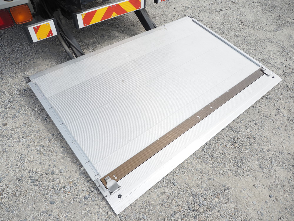 いすゞ フォワード バン車 中型 2RG-FRR90S1 年式 H30[写真18]