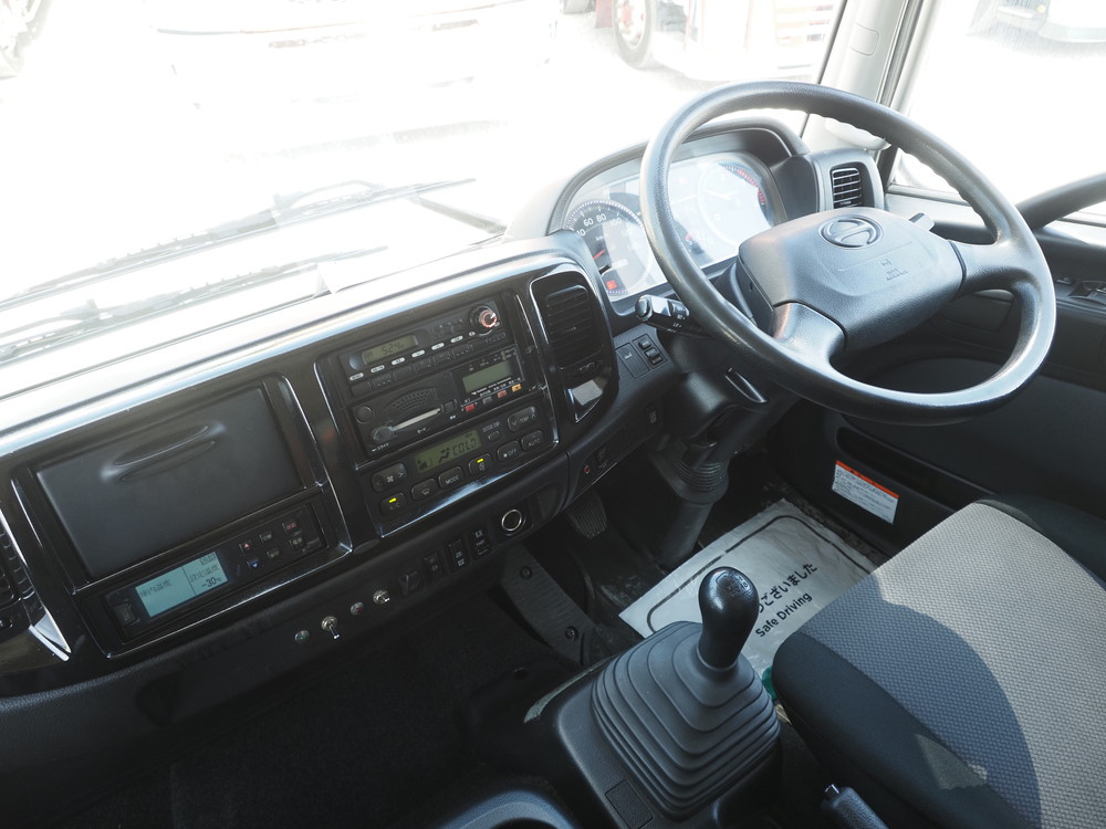 日野 レンジャープロ 冷凍バン 中型 TKG-FC9JKAG 年式 H28[写真22]
