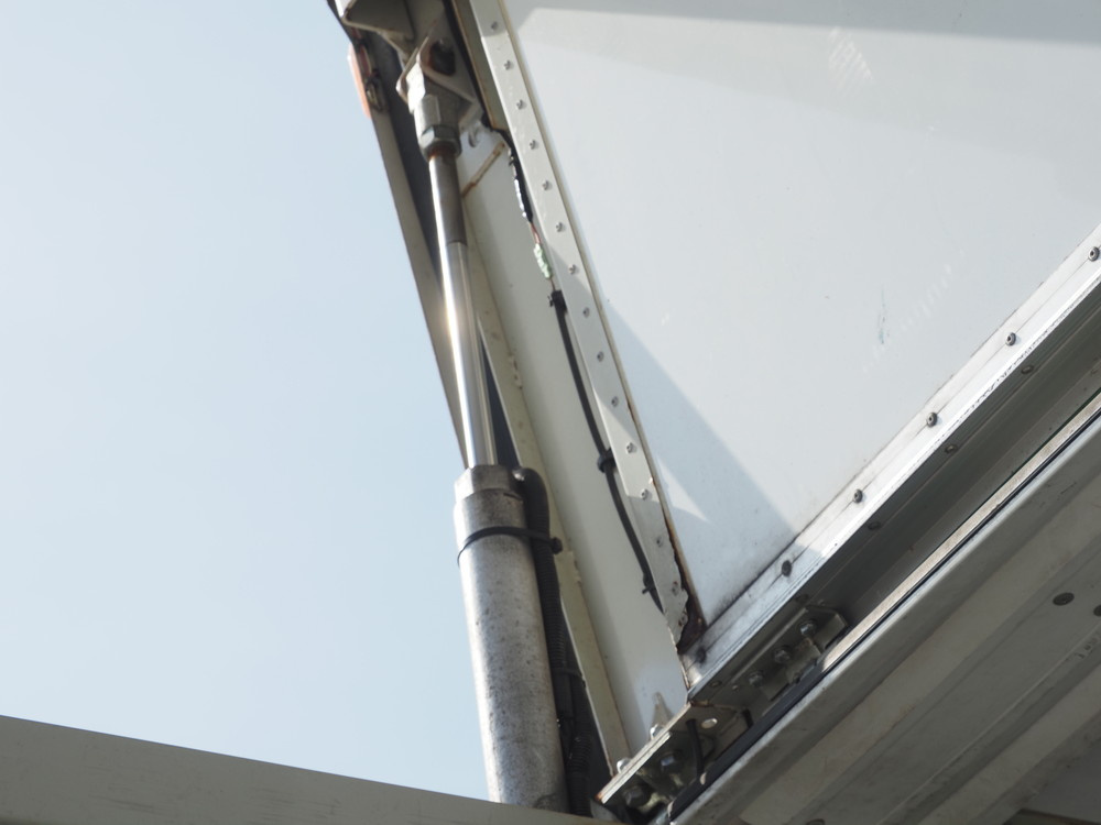 いすゞ フォワード 冷凍ウイング 中増t SKG-FSR90S2 年式 H28[写真18]