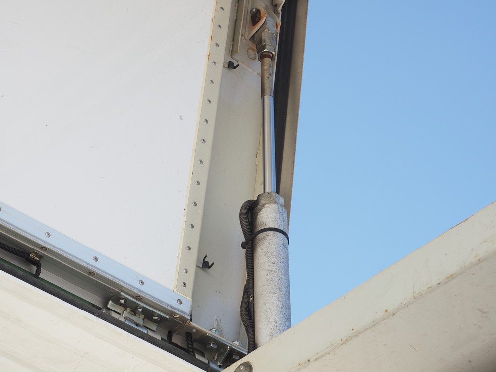 いすゞ フォワード 冷凍ウイング 中増t SKG-FSR90S2 年式 H28[写真19]