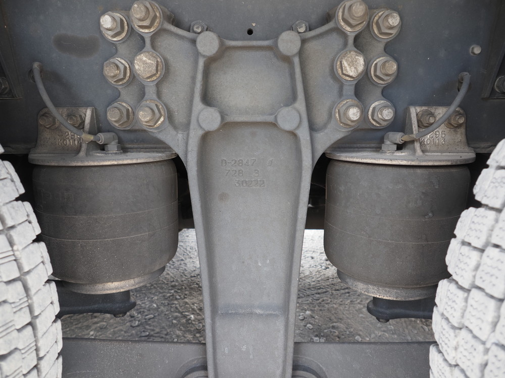 いすゞ ギガ 冷凍バン 大型 QKG-CYJ77A 年式 H25[写真32]