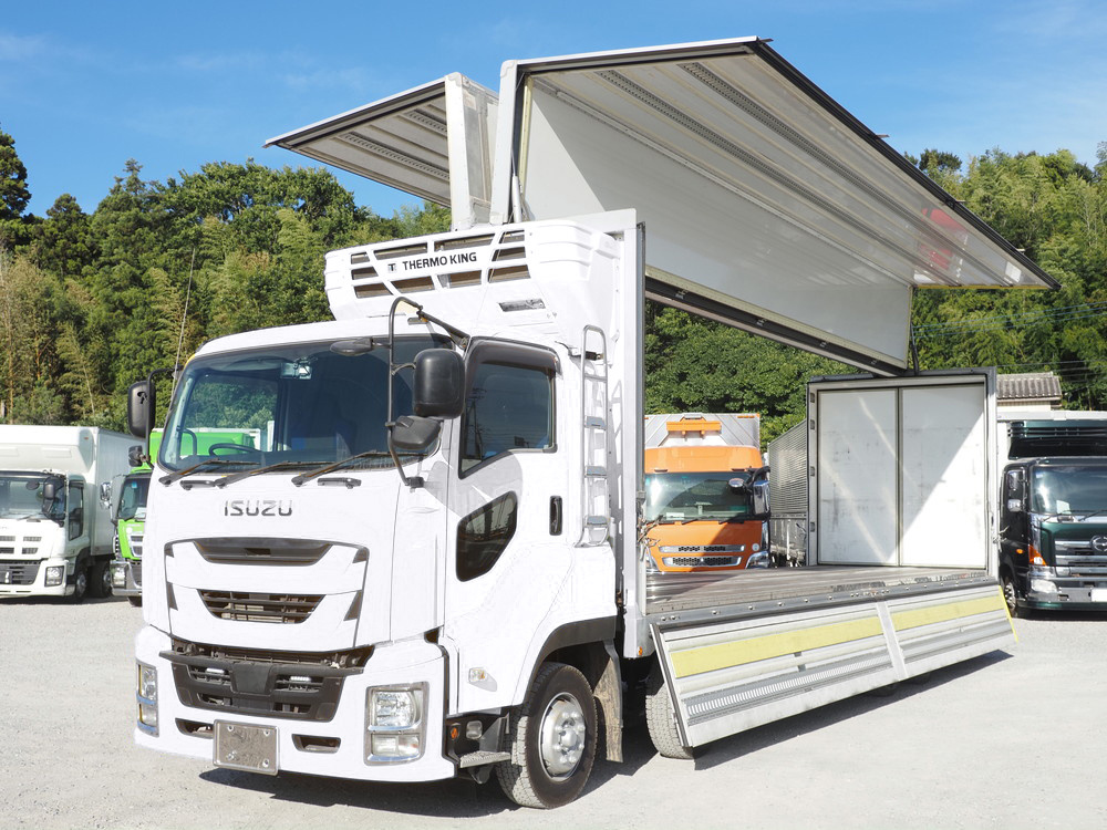 いすゞ ギガ 冷凍ウイング 大型 QKG-CYJ77B 年式 H29[写真03]