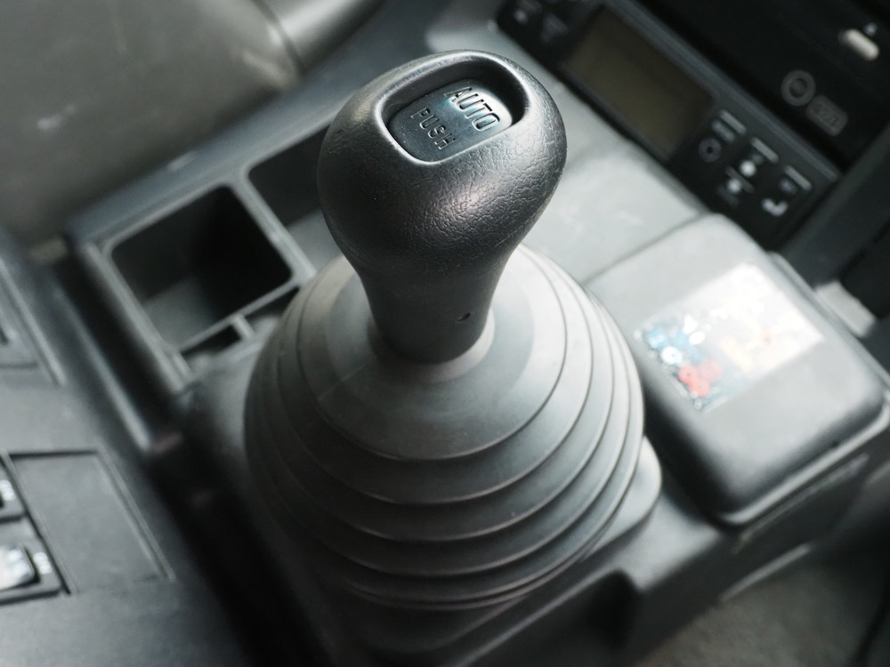 いすゞ ギガ 冷凍ウイング 大型 QKG-CYJ77A 年式 H27[写真39]