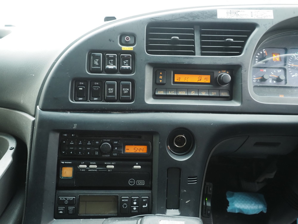 いすゞ ギガ 冷凍ウイング 大型 QKG-CYJ77A 年式 H27[写真40]