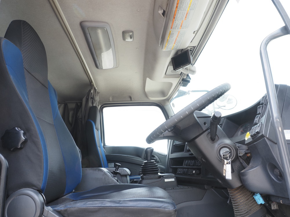 いすゞ ギガ ウイング車 大型 QPG-CYJ77B 年式 H28[写真31]