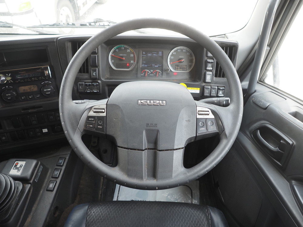 いすゞ ギガ ウイング車 大型 QPG-CYJ77B 年式 H28[写真32]