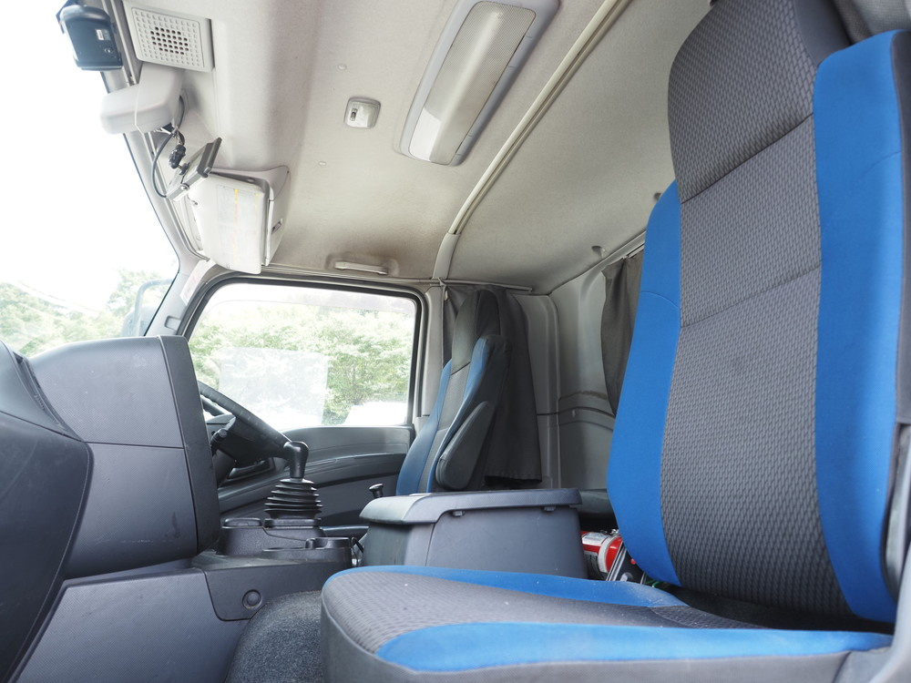 いすゞ ギガ ウイング車 大型 QPG-CYJ77B 年式 H28[写真39]