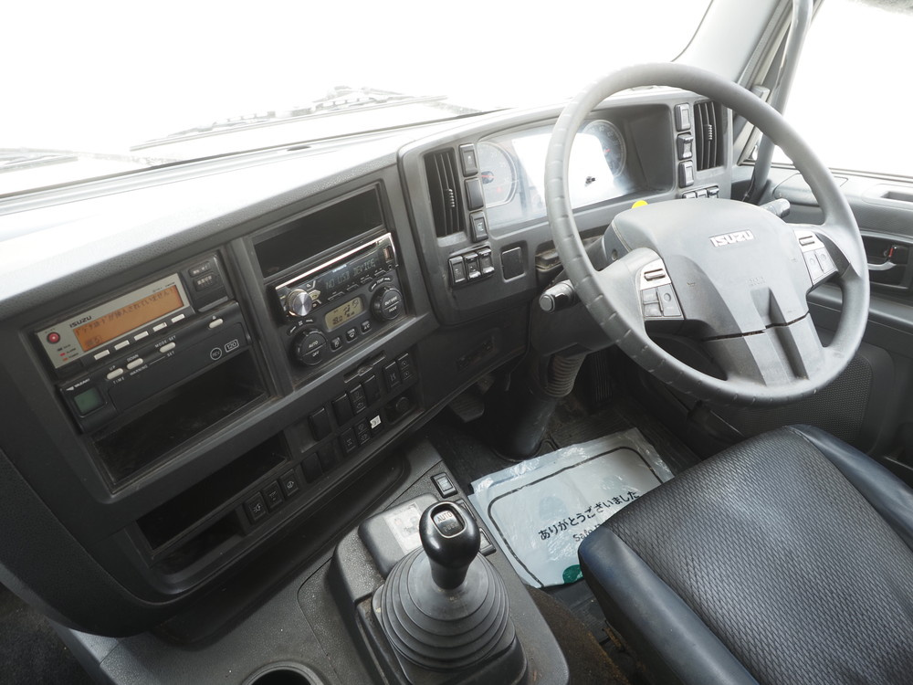 いすゞ ギガ ウイング車 大型 QPG-CYJ77B 年式 H28[写真33]