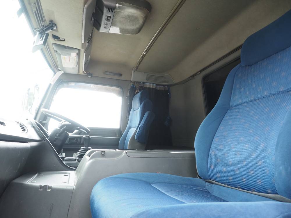 いすゞ ギガ ウイング車 大型 LKG-CYJ77A 年式 H23[写真44]