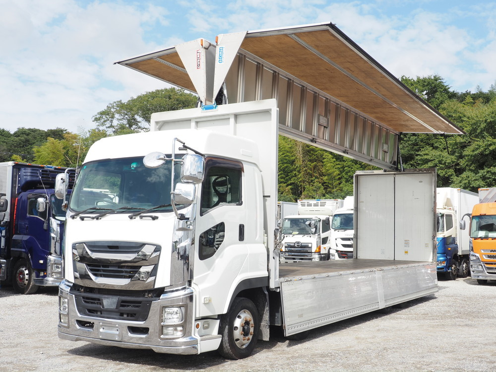 いすゞ ギガ ウイング車 大型 QKG-CYJ77B 年式 H28[写真02]