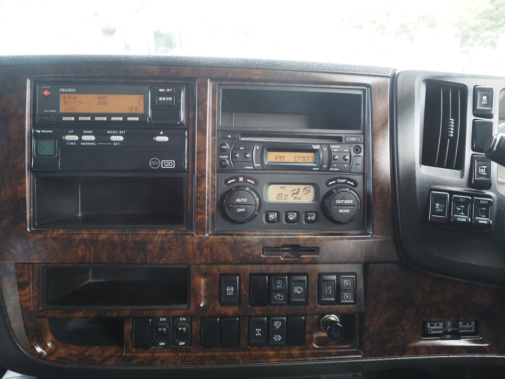いすゞ ギガ 平ボディ 大型 QKG-CYJ77B 年式 H29[写真31]