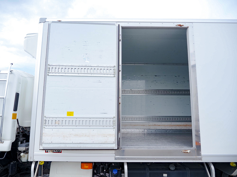 いすゞ フォワード 冷凍バン 中型 2PG-FRR90T2 年式 H30[写真18]
