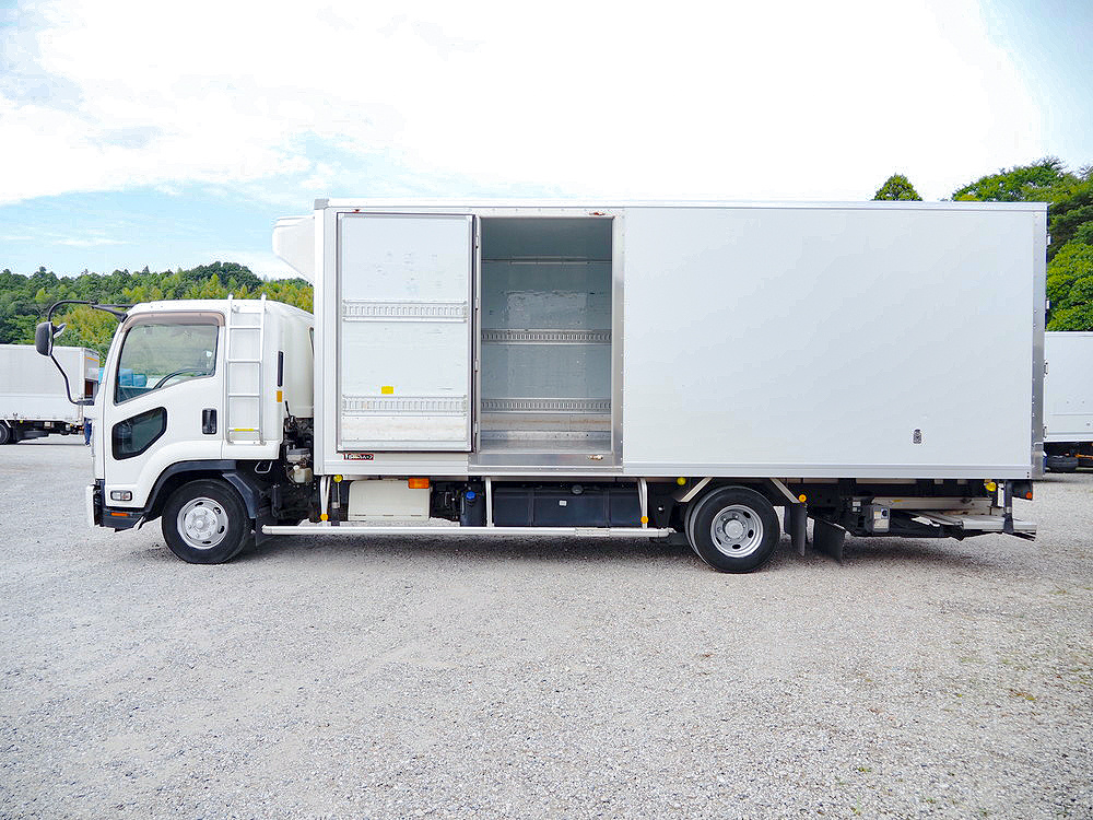 いすゞ フォワード 冷凍バン 中型 2PG-FRR90T2 年式 H30[写真17]