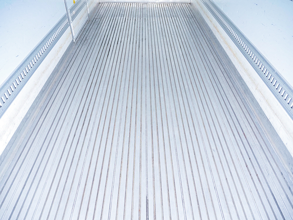 いすゞ フォワード 冷凍バン 中型 2PG-FRR90T2 年式 H30[写真20]