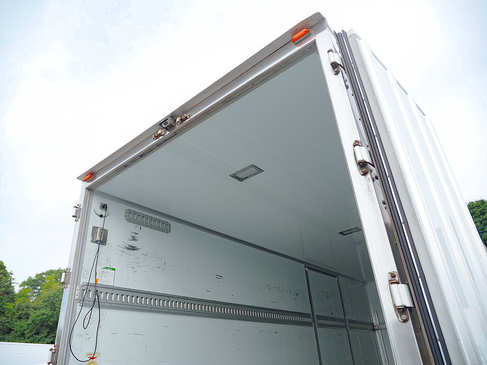 いすゞ フォワード 冷凍バン 中型 2PG-FRR90T2 年式 H30[写真16]