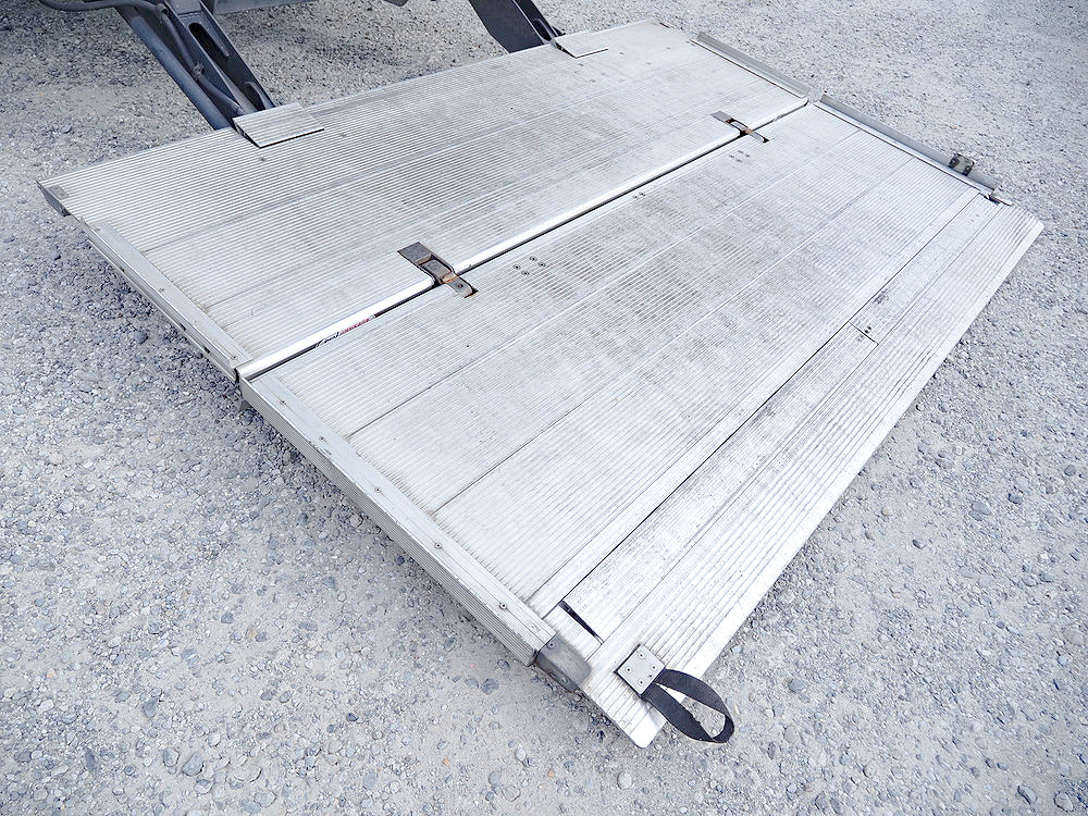 いすゞ フォワード 冷凍バン 中型 2PG-FRR90T2 年式 H30[写真23]