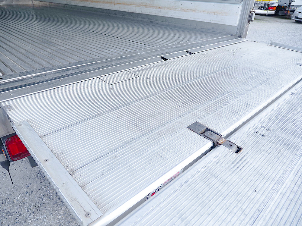 いすゞ フォワード 冷凍バン 中型 2PG-FRR90T2 年式 H30[写真24]