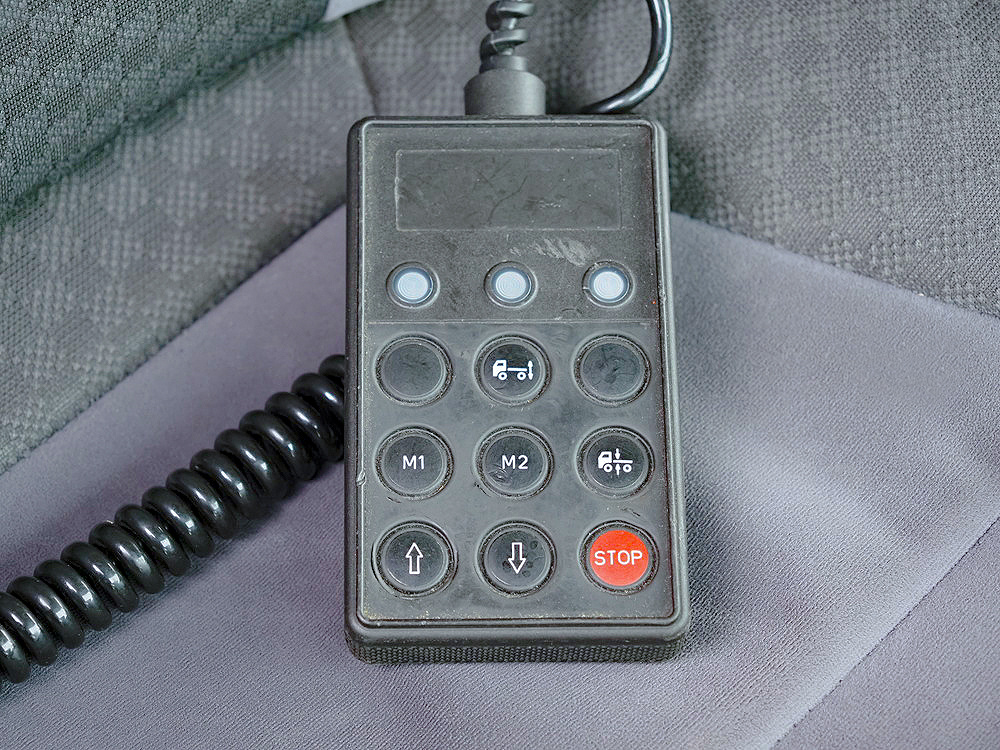 いすゞ フォワード 冷凍バン 中型 2PG-FRR90T2 年式 H30[写真34]