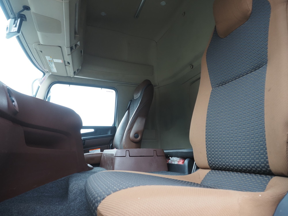 日野 プロフィア ウイング車 大型 2DG-FW1AHG 年式 H29[写真40]