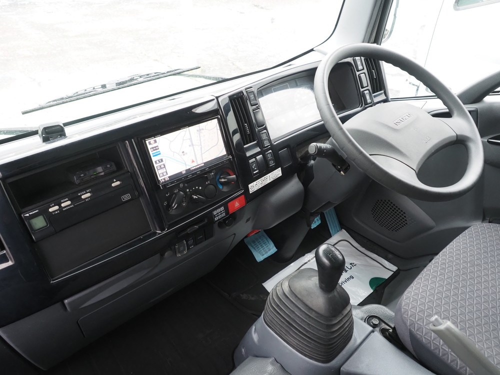 いすゞ エルフ バン車 小型 TRG-NLR85AN 年式 H30[写真22]