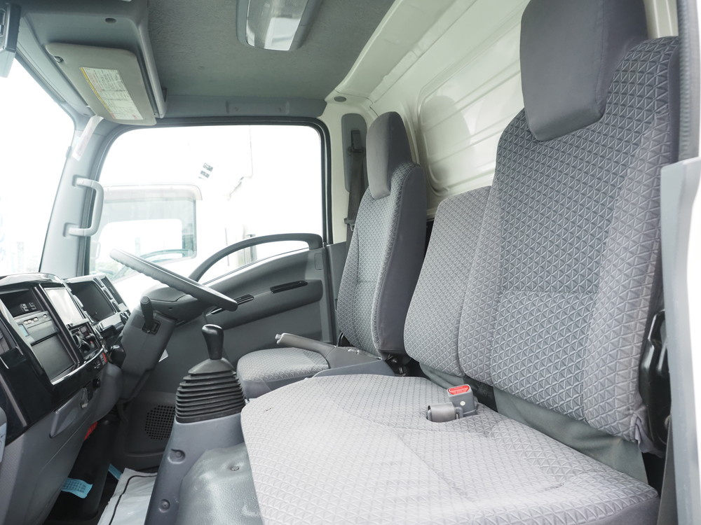 いすゞ エルフ バン車 小型 TRG-NLR85AN 年式 H30[写真26]