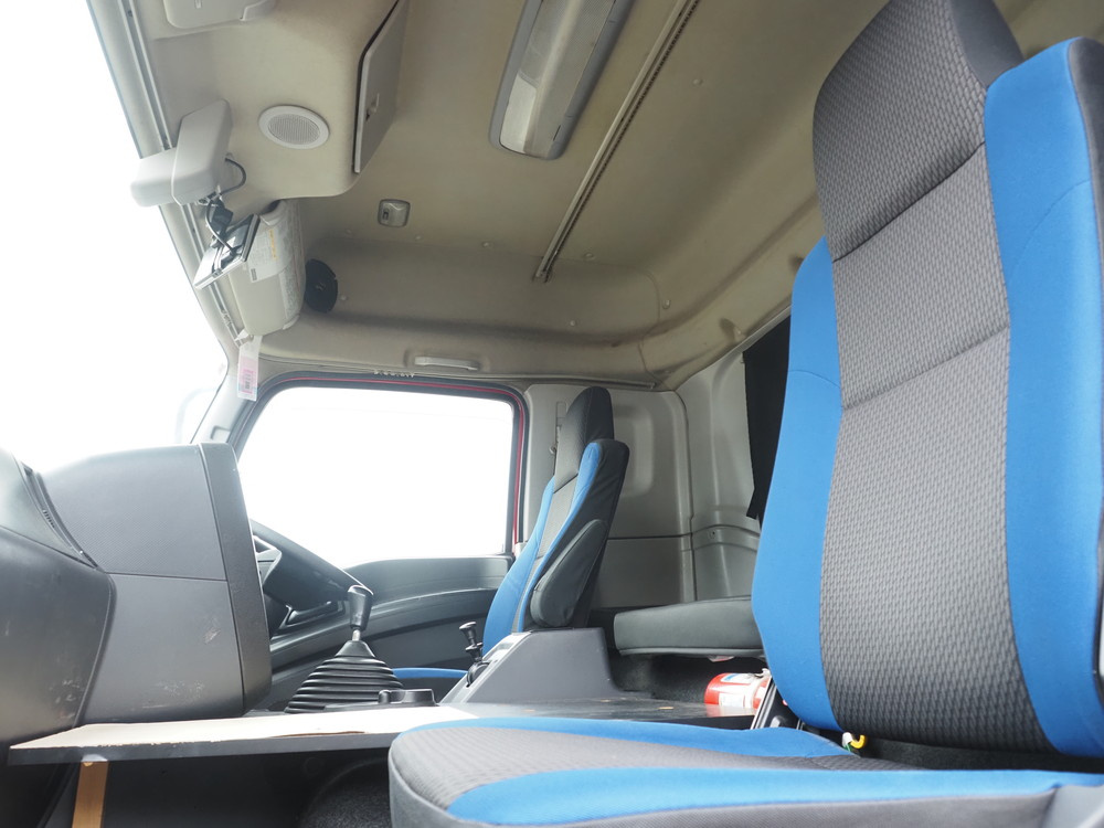 いすゞ ギガ トラクタ 大型 QKG-EXD52BD 年式 H29[写真30]