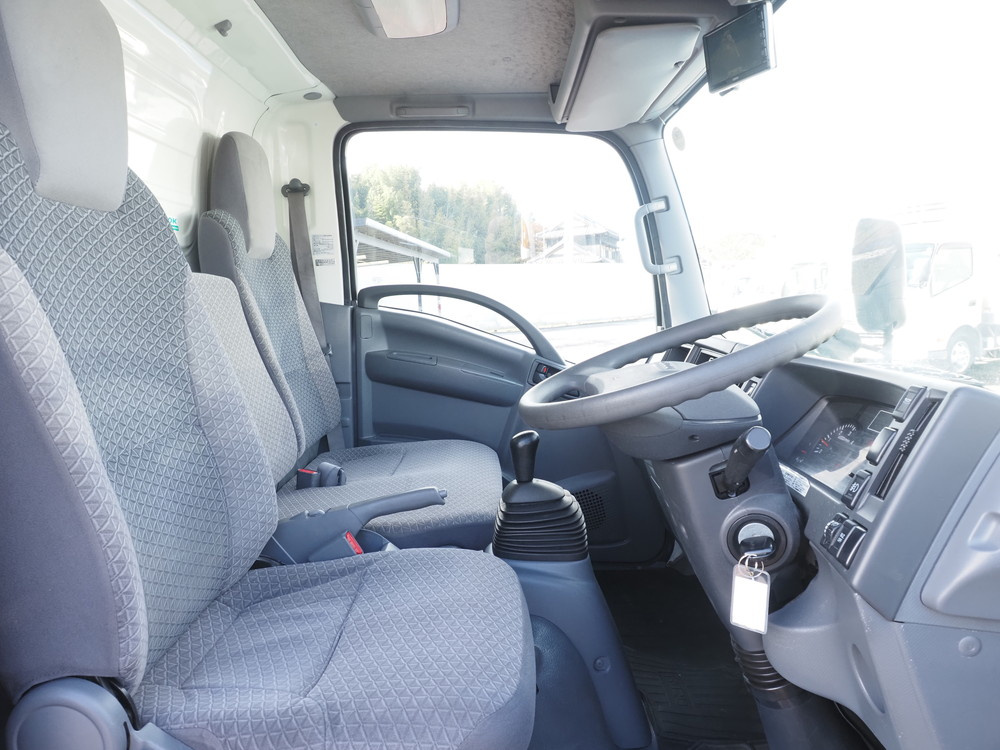 いすゞ エルフ バン車 小型 TRG-NLR85AN 年式 H30[写真21]