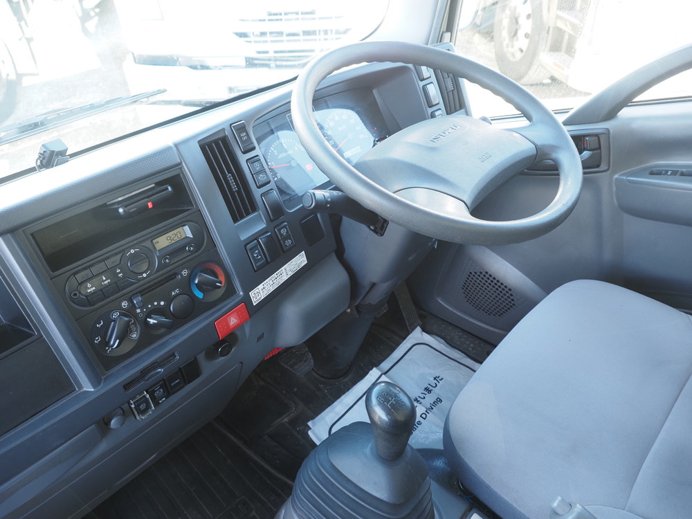 いすゞ エルフ バン車 小型 TPG-NMR85AN 年式 H27[写真14]