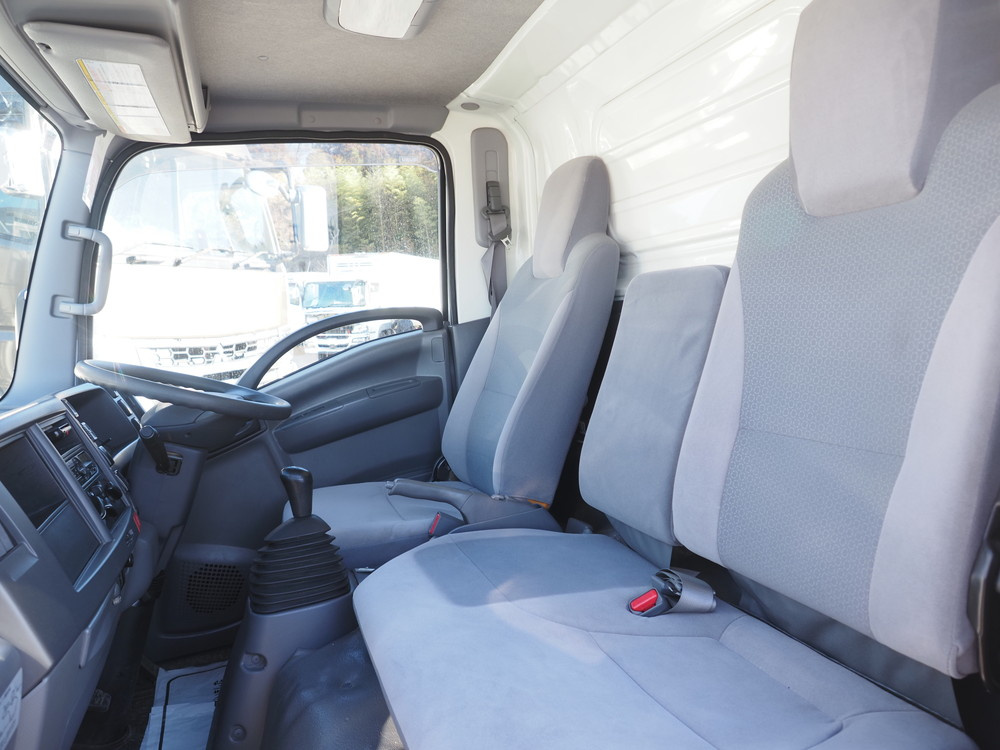 いすゞ エルフ バン車 小型 TPG-NMR85AN 年式 H27[写真18]