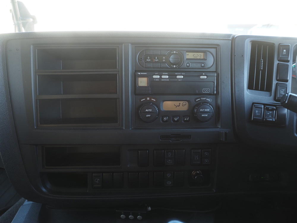 いすゞ ギガ トラクタ 大型 QKG-EXD52BD 年式 H30[写真19]