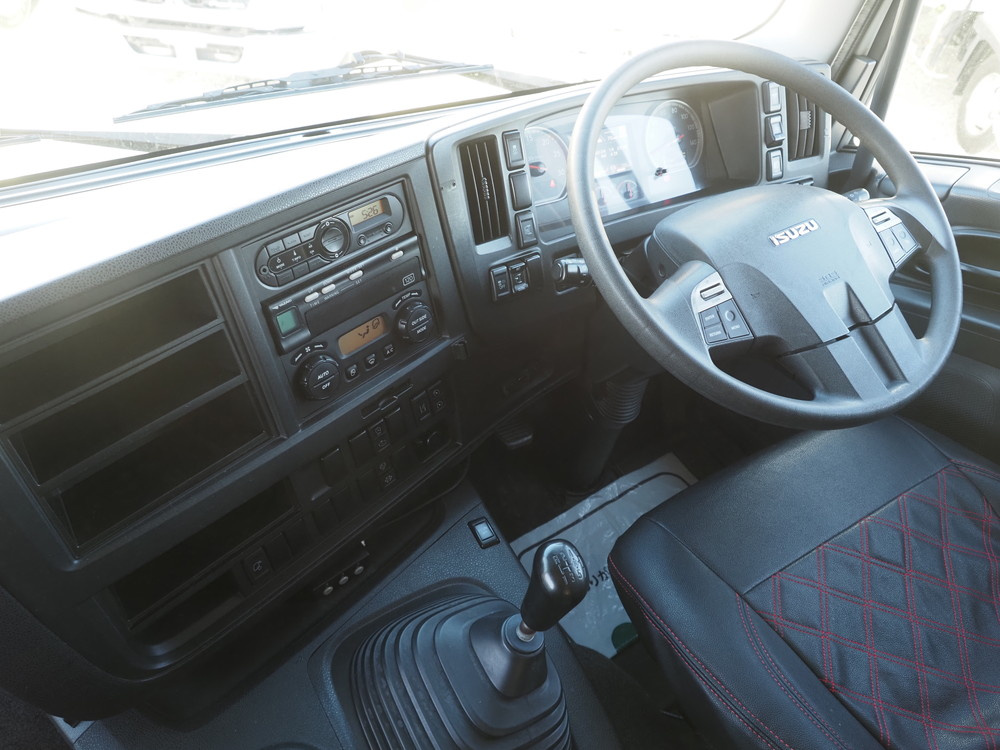いすゞ ギガ トラクタ 大型 QKG-EXD52BD 年式 H30[写真17]