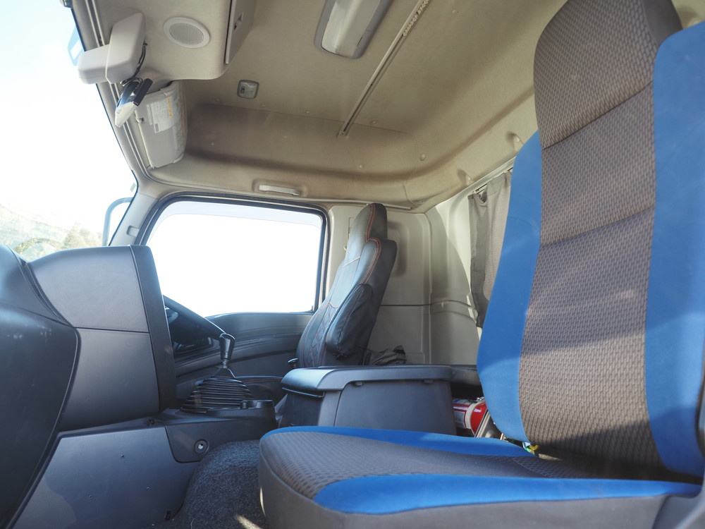 いすゞ ギガ トラクタ 大型 QKG-EXD52BD 年式 H30[写真23]