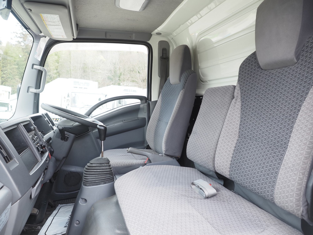 いすゞ エルフ バン車 小型 TRG-NLR85AN 年式 H30[写真25]
