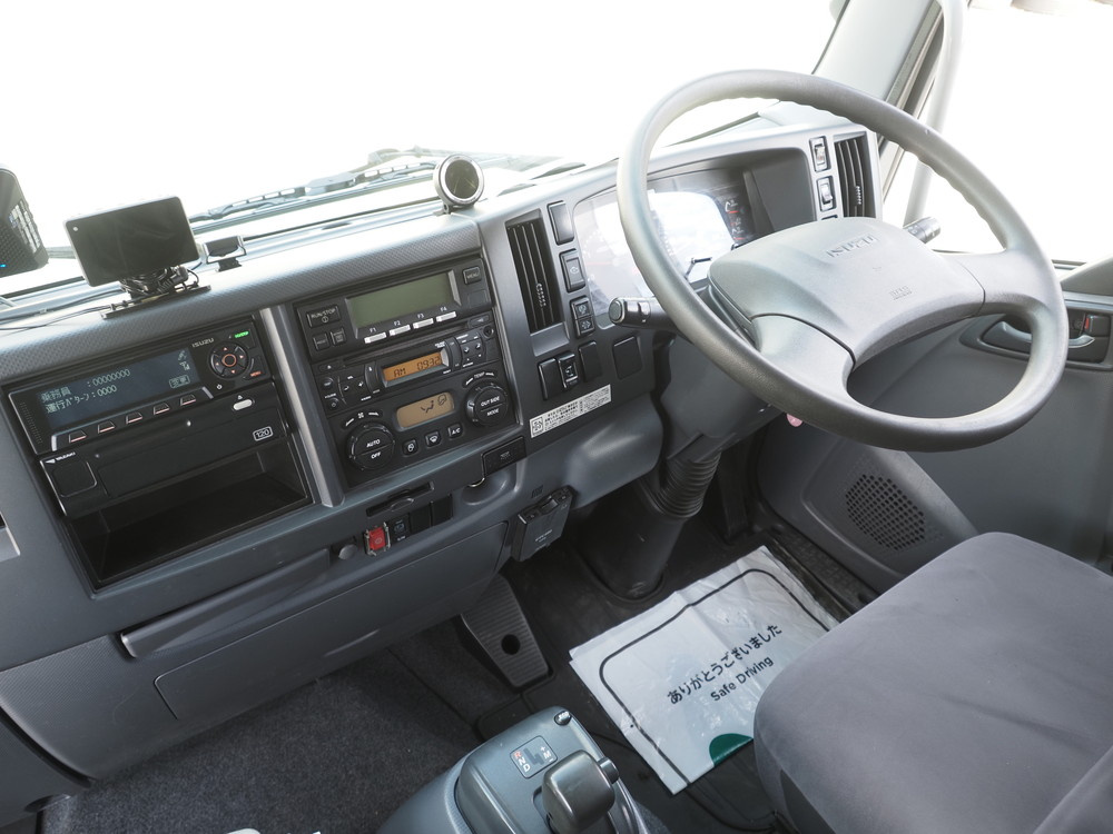 いすゞ フォワード 冷凍バン 中型 TKG-FRR90S2 年式 H30[写真28]