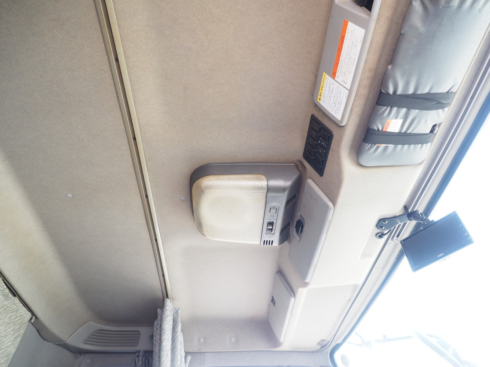 いすゞ ギガ 冷凍バン 大型 QKG-CYJ77AA 年式 H27[写真32]